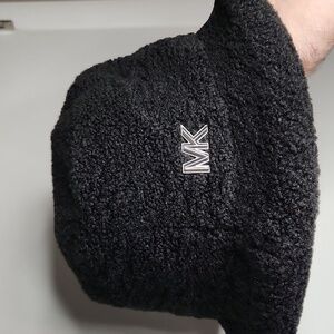 NWOT Michael Kors 🖤 black fuzzy fleece bucket hat S/M